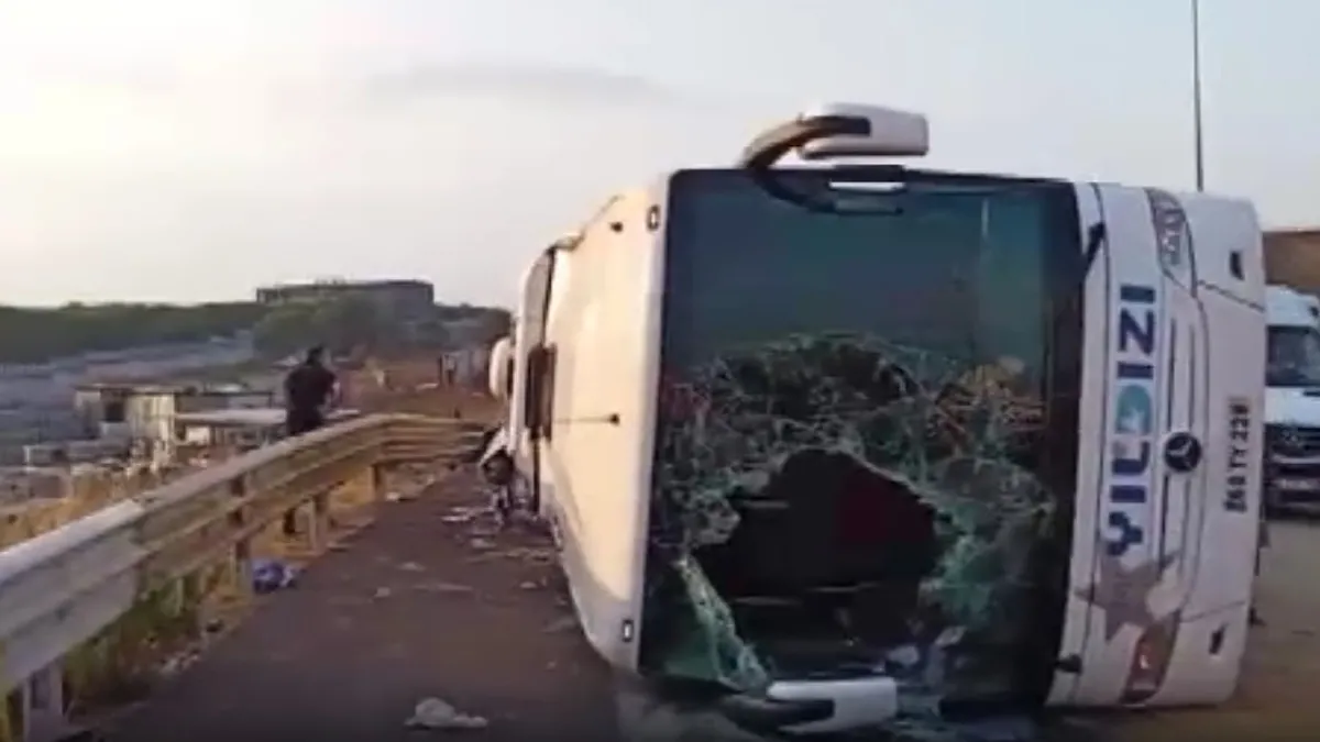 Kuzey Marmara Otoyolu'nda yolcu otobüsü devrildi! Ölü ve yaralılar var | Kaza anı kamerada