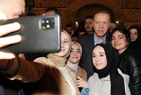 baskan-erdogandan-bilecikteki-genclerle-bulusma-programinda-son-dakika-aciklamalari-1675015891927.jpg Başkan Erdoğan'dan İsveç'e net NATO mesajı: "Finlandiya hakkında farklı bir mesaj verdiğimizde şok olacaklar" - 11