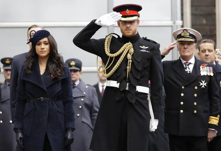 Kraliyetten ayrılan Prens Harry ve Meghan Markle’dan 1 milyon sterlinlik anlaşma