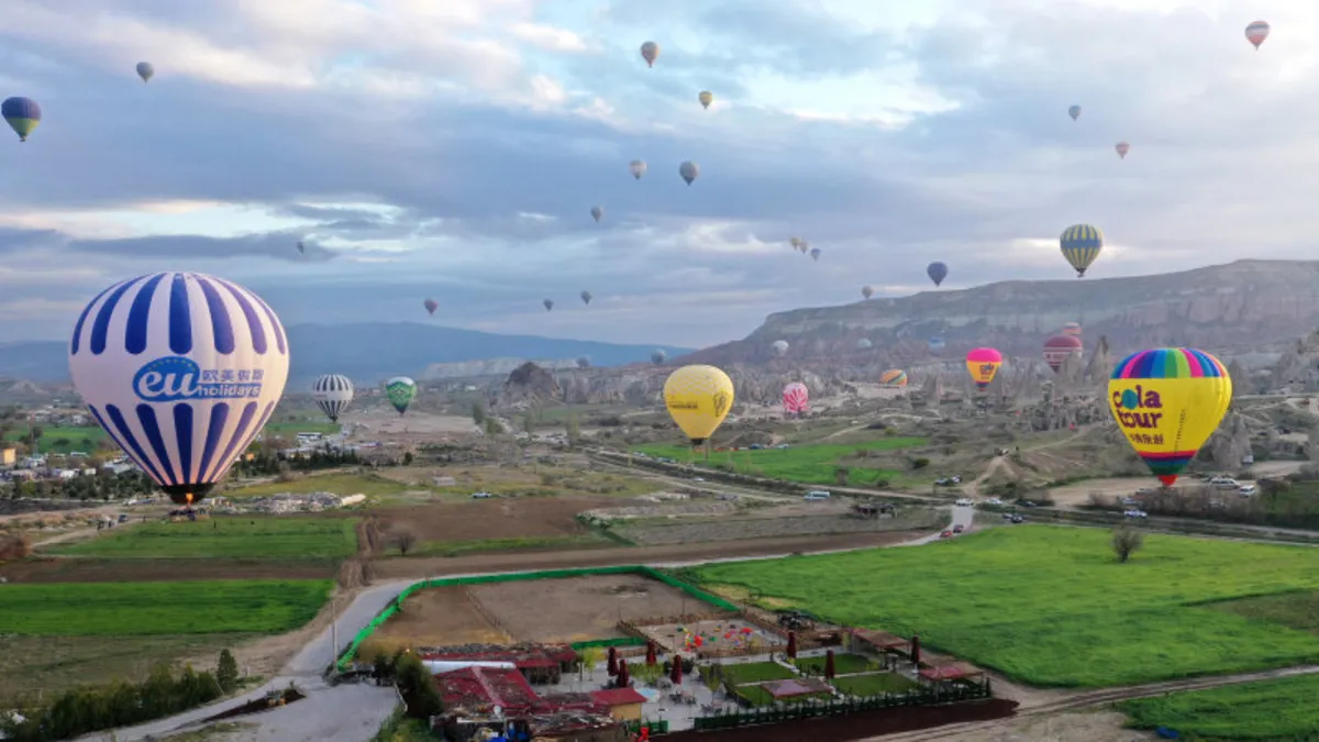 Yerli turistler Kapadokya'yı gökyüzünden keşfetti!