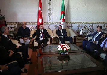 Dışişleri Bakanı Mevlüt Çavuşoğlu Cezayir'de