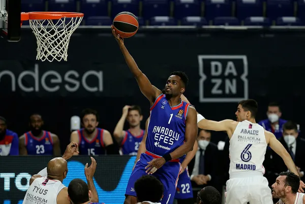 Anadolu Efes Euroleague'de Play-Off'lara katılmayı garantiledi - 4