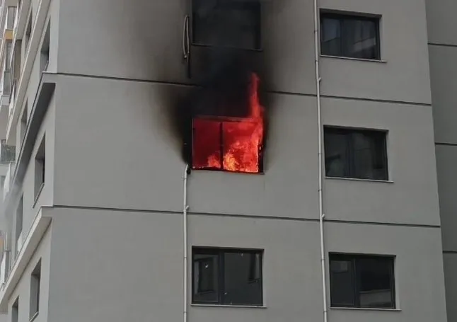 İzmir’de 8 katlı sitede yangın paniği