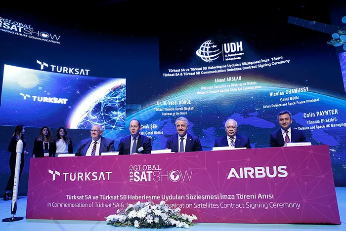 Türksat 5a ve 5b sözleşmesi imzalandı
