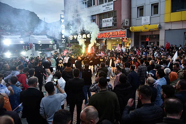 Türkiye’nin 81 ilinden Başkan Erdoğan’ın zaferinin sevinç görüntüleri! Başkan Erdoğan’ın konuşmaları…