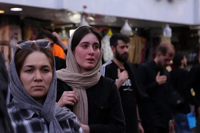 1716271037031.jpg İran'da yas günü! Reisi Tebriz'deki törenin ardından Kum kentinde toprağa verilecek... - 2