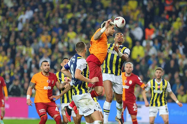 1703662186948.jpg Galatasaray-Fenerbahçe Süper Kupa maçının muhtemel 11'leri belli oldu! Okan Buruk ve İsmail Kartal'dan sürpriz hazırlığı... - 1