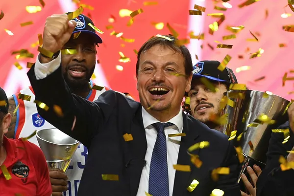 Anadolu Efes Euroleague şampiyonu oldu! Helal olsun çocuklar!