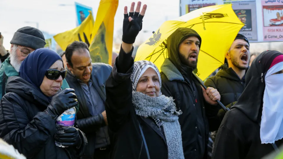 İngiltere'ye giden Sisi, protestolarla karşılandı