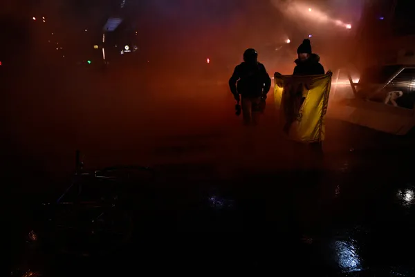 Fransa sokakları yangın yeri: Ülke genelinde artan İslamofobi protesto edildi