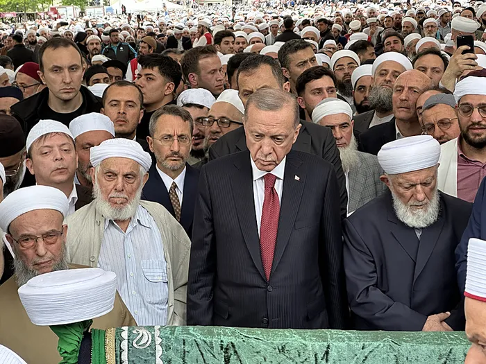 hamas-lideri-haniyeden-ismailaga-cemaatine-taziye-ziyareti-1714074238595.jpg Hamas lideri Haniye'den İsmailağa Cemaati'ne taziye ziyareti - 2