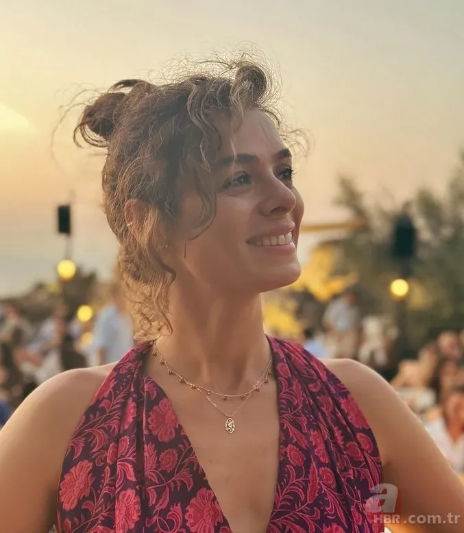 Sandık Kokusu'nun Karsu'su Özge Özpirinçci'nin minik kızı büyüdü! 2 yaşındaki Mercan annesinin aynısı... 4