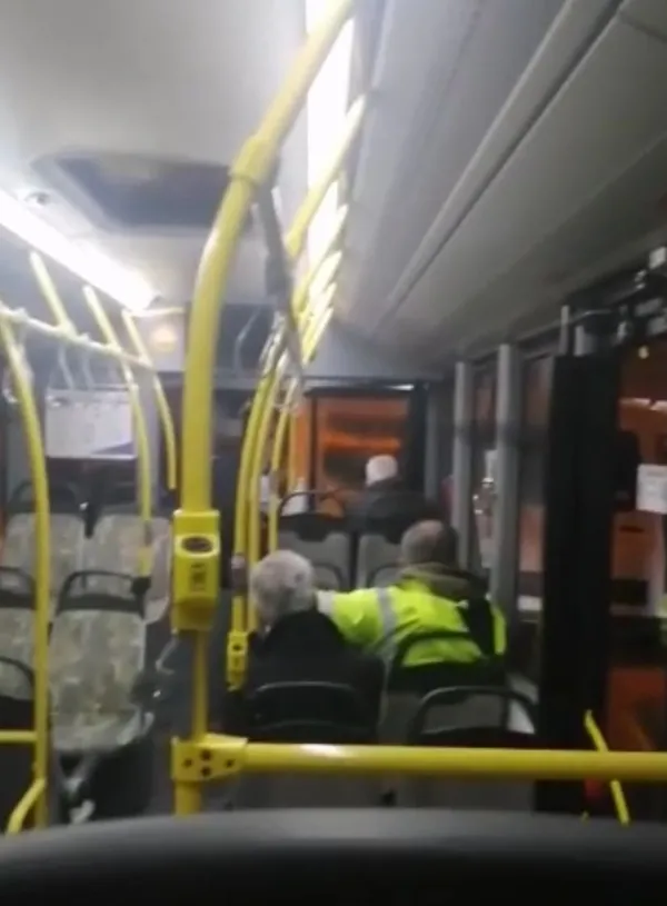 bursada-otobus-ile-servis-soforleri-arasinda-yol-verme-kavgasi-1639897906542.jpg Bursa'da otobüs ile servis şoförleri arasında yol verme kavgası - 3