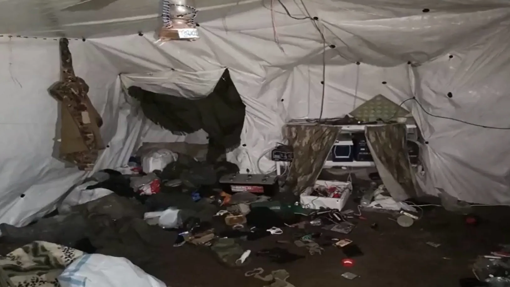 Teröristlere 'Pençe' darbesi! PKK'lıların kullandığı 14 odalı mağara tespit edildi