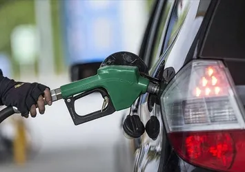 Benzine peş peşe ikinci indirim! Bugün 97 kuruş yarın 99 kuruş... Pompaya yansıyacak