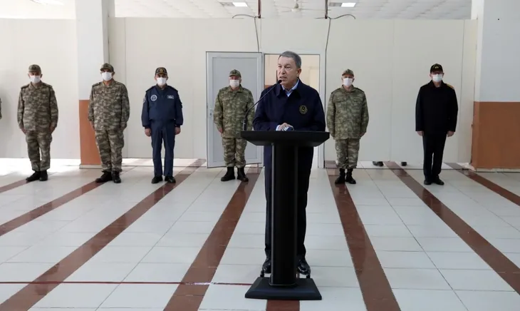 Milli Savunma Bakanı Hulusi Akar ve TSK'nın komuta kademesinden sınır hattında Ramazan Bayramı