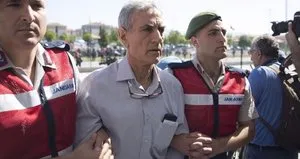 Akın Öztürk: Darbe girişimini onlar yaptı