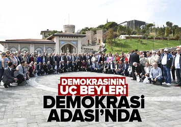 Demokrasinin uç beyleri Demokrasi Adası'nda