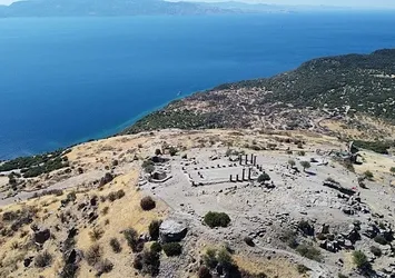 Assos'ta nekropol alanların izi sürülüyor