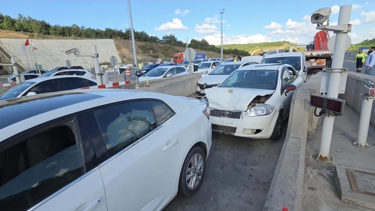 Kuzey Marmara Otoyolu'nda 4 araç çarpıştı: 2 yaralı