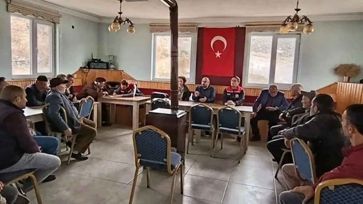 Kars'ta çiftçilere şarbon eğitimi verildi
