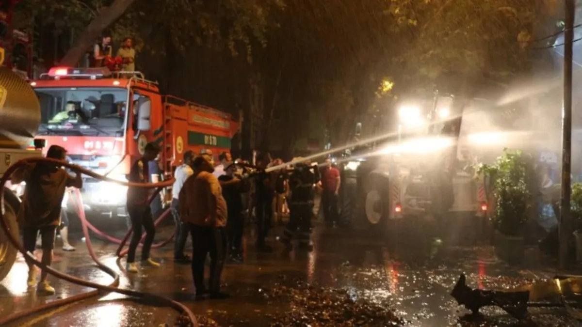 Ekmek fırını ve ayakkabı dükkanı küle döndü