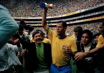 Brezilyalı Carlos Alberto hayatını kaybetti