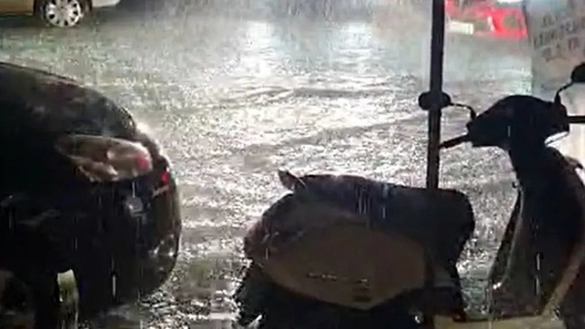 Çanakkale'de sağanak! Cadde ve sokaklar göle döndü