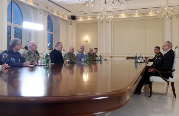 Milli Savunma Bakanı Hulusi Akar ve TSK komuta kademesi Azerbaycan’da İlham Aliyev ile görüştü