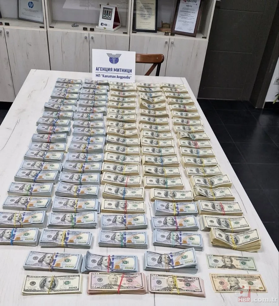 Mercedes otobüsün koltuğundan para fışkırdı! Görenler şoke oldu 8