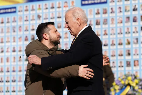 son-dakika-abd-baskani-biden-ukraynanin-baskenti-kievde-1676891480851.jpg Son dakika: ABD Başkanı Joe Biden Ukrayna'nın başkenti Kiev'den Putin'e meydan okudu - 1