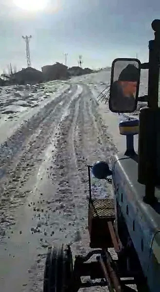 Bitlis’te kar nedeniyle atölyesine gidemeyen demir ustası küreme aracı yaptı - 8