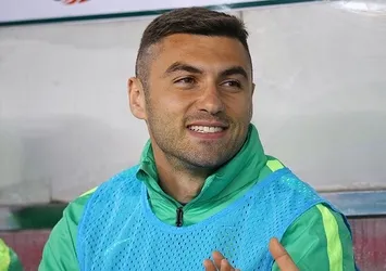 Burak Yılmaz, Trabzonspor'a resmi imzayı attı