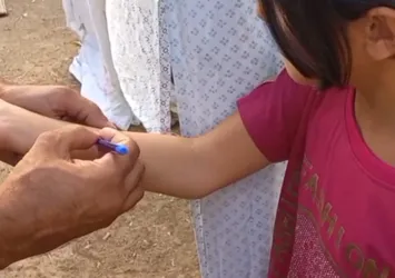 Bebek katili İsrail! İnsanlığı ağlatan görüntü: Kollarına isimleri yazıldı