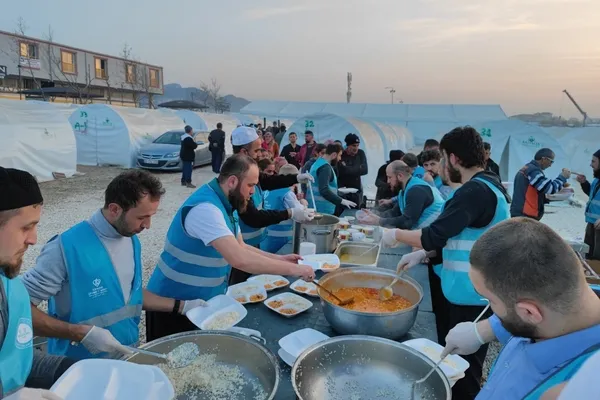 Türkiye Diyanet Vakfı deprem bölgelerinde yaraları sarıyor! Lojistik merkezler depremzedeler için seferber oldu