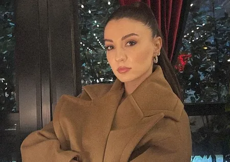 Uzun süredir tatilde olan Burcu Özberk ekranlara dönmek istiyor! 