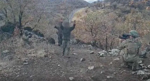 Son dakika: Hava destekli operasyonda sıkışan 4 terörist böyle teslim oldu! MSB o anları paylaştı - 2