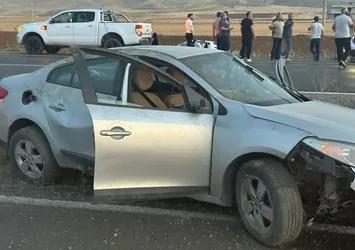 Siirt’te iki otomobil çarpıştı: 5 kişi yaralandı