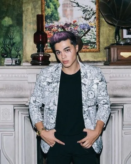 sosyal medya fenomenleri meric izgi duygu aycan ve oguz bay alisveris merkezinde ortaligi karistirdi rezalet cikardilar