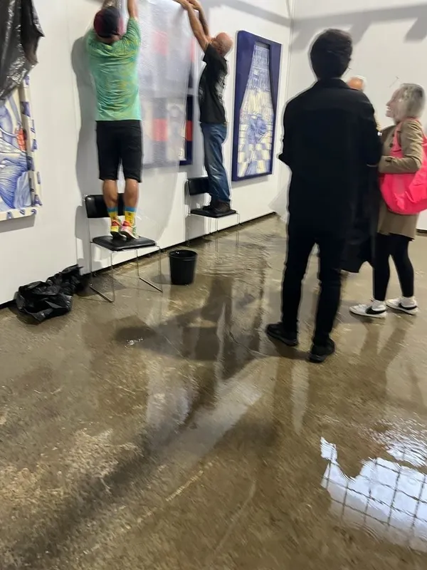 1696074196877.jpeg Contemporary İstanbul'da su baskını rezaleti! Sanat eserleri su altında kaldı fuar yönetimi sorumluluk almadı - 2