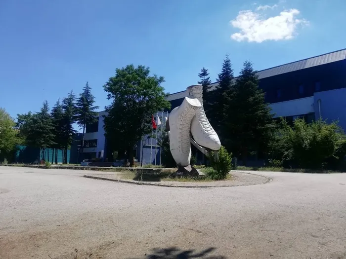 İşte CHP belediyeciliği! Örnek gösterilen BELPA Buz Pateni Spor Salonu çürümeye terk edildi