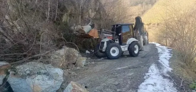 Ordu'da eriyen karlar heyelanlara yol açtı