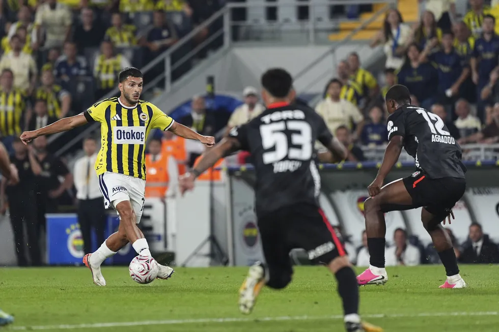 canli-anlatim-fenerbahce-besiktas-1788633737429.jpg Kartal geriden gelerek kazandı! Maç sonucu: Fenerbahçe 1-2 Beşiktaş - 3