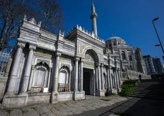 Osmanlı’dan Batı’ya uzanan mimari köprü: Pertevniyal Valide Sultan Camisi