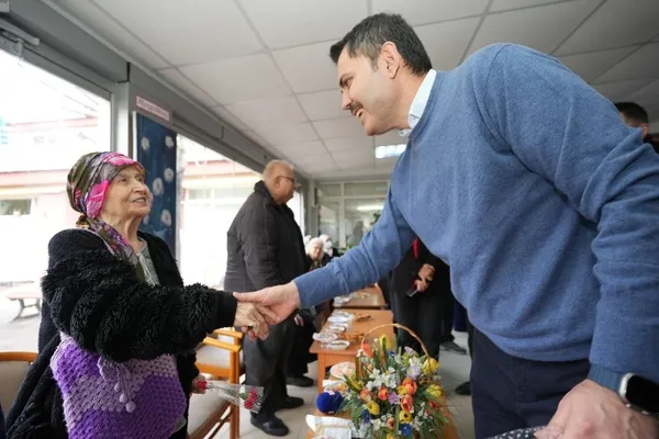 murat-kurumdan-huzurevi-ziyareti-buyuklerimiz-kiymetlilerimiz-1705850162960.jpg Murat Kurum anlamlı huzurevi ziyaretinde yaşlılara müjdeyi verdi: İstanbul'un iki yakasına... - 5