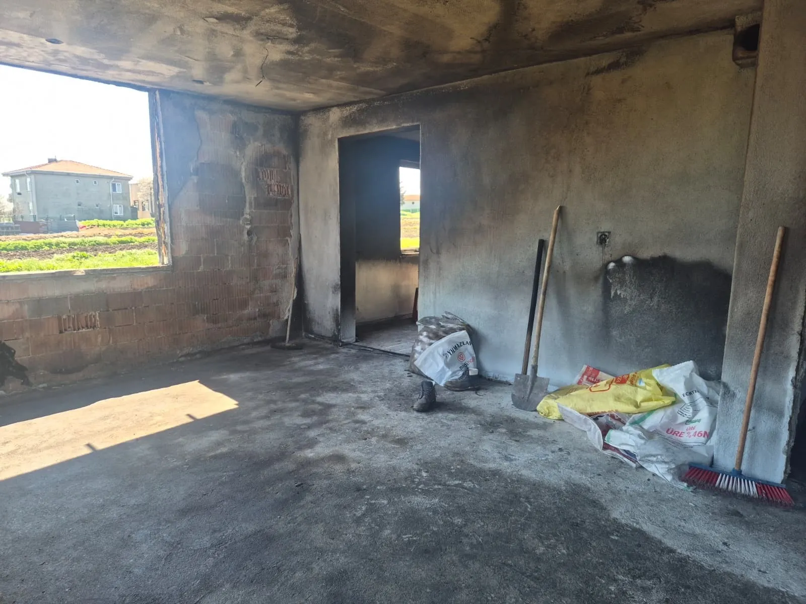 Silivri'de yangın paniği: 6 kişi son anda kurtuldu