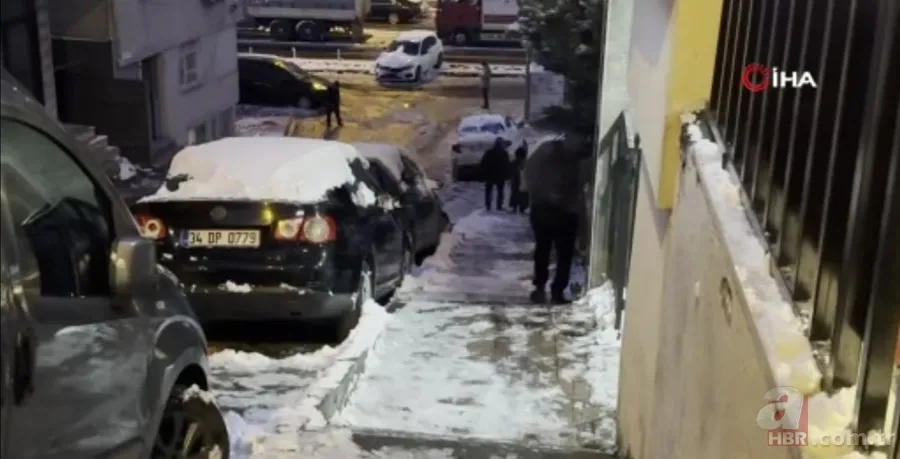 Kağıthane'de kaygan zemin faciası! Yokuştan kayan kamyonet çocuklara çarptı 4