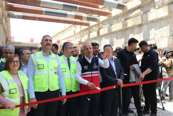 pekinden-londraya-ikinci-demiryolu-yavuz-sultan-selim-koprusunden-demiryolu-agi-1691034435766.jpg Pekin’den Londra’ya ikinci demiryolu! Yavuz Sultan Selim Köprüsü'nden demiryolu ağı - 7