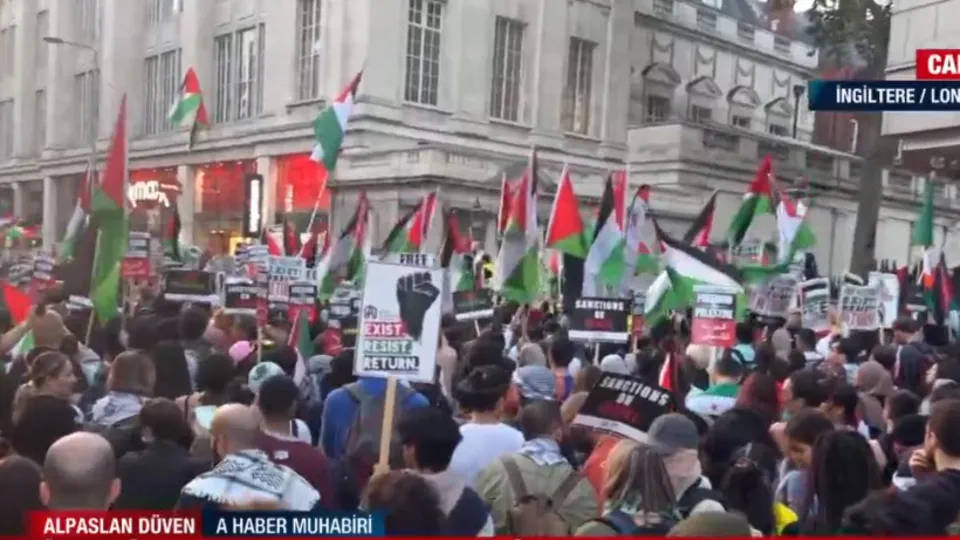 İsrail'e Londra'da tepki: Özgür Filistin! İsrail'i durdurun