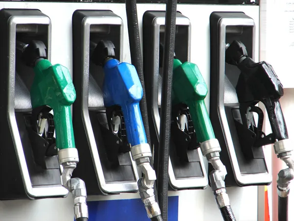 Akaryakıt fiyatlarına indirim bekleniyor! Bu gece yarısı pompaya yansıyacak | Benzin motorin LPG'ye indirim gelecek mi? İşte Güncel akaryakıt fiyatları... - 1